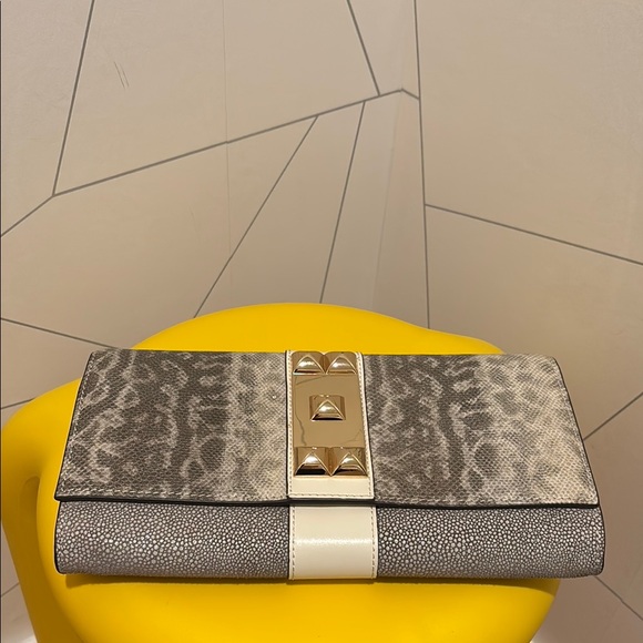 Women Elegant Gray and Cream Clutch